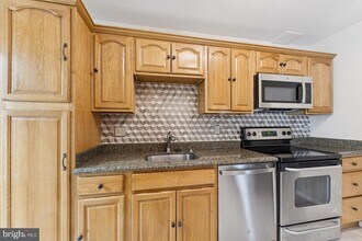 9877 Whiskey Run in Laurel, MD - Foto de edificio - Building Photo