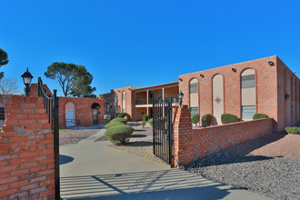 Desert Ridge Apartments in El Paso, TX - Building Photo - Building Photo