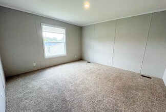 6588 N Hampshire Dr in Holly, MI - Foto de edificio - Building Photo