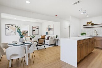 5601 Samuel Huston Ave in Austin, TX - Foto de edificio - Building Photo