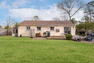 129 Temple Ave in Flanders, NY - Building Photo - Building Photo