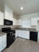 4116 E Kaweah Ave in Visalia, CA - Building Photo - Building Photo