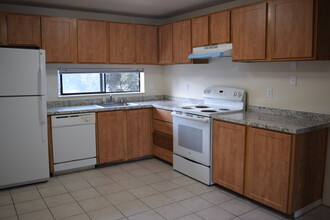 Bayview Meadows in Des Moines, WA - Building Photo - Building Photo