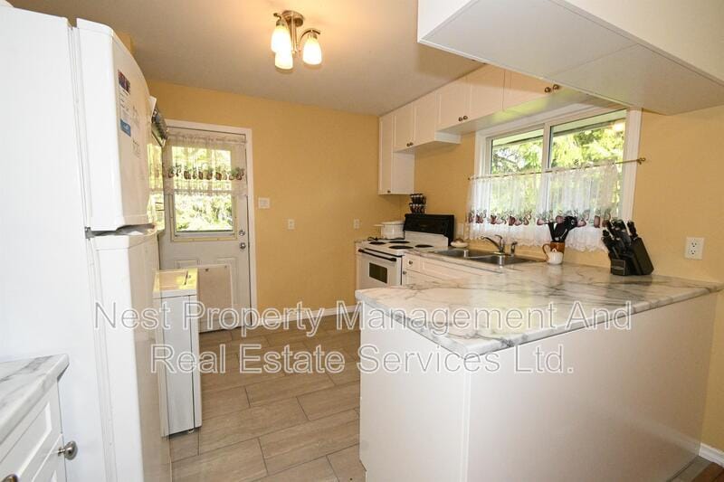 41 Moore St in Kitimat, BC - Building Photo