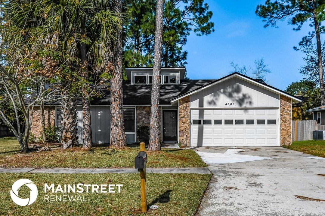 4385 Queensway Dr in Jacksonville, FL - Foto de edificio