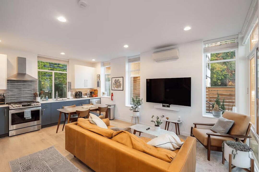 673 Belmont Pl E in Seattle, WA - Building Photo