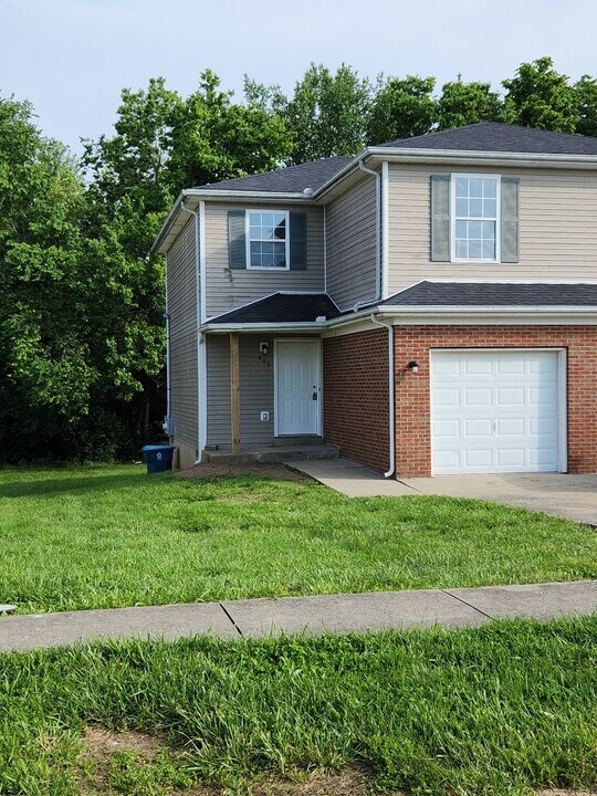 406 Secretariat Dr in Lawrenceburg, KY - Building Photo