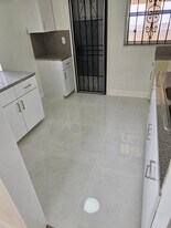 2983 NW 69th Ter in Miami, FL - Building Photo