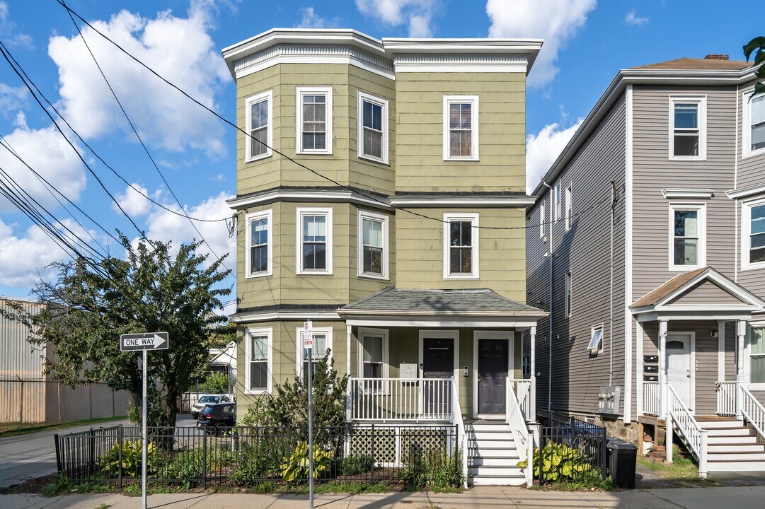 42 Brookley Rd in Boston, MA - Building Photo