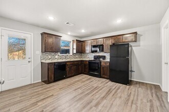 2009 Knoxville St in Fort Smith, AR - Building Photo - Building Photo