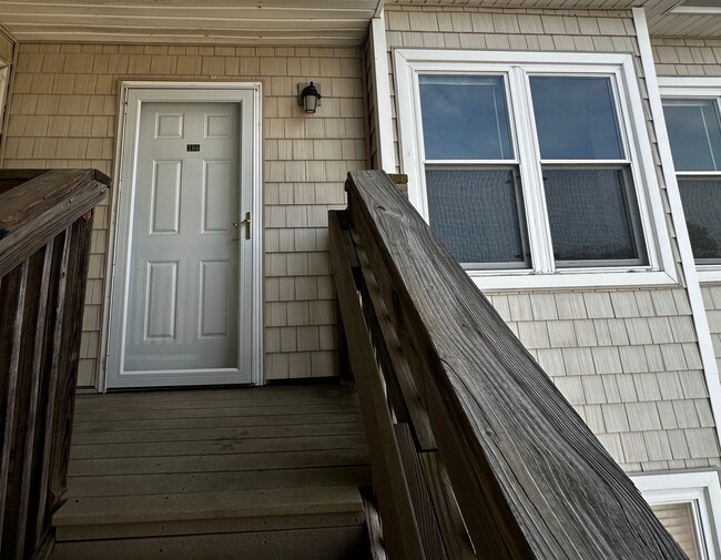 property at 2313 W Great Neck Rd