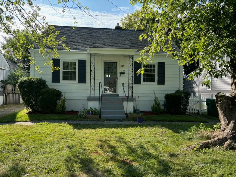 4023 Valley View Dr in Louisville, KY - Building Photo