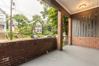 1013 Ross Ave, Unit 1 in Pittsburgh, PA - Building Photo - Building Photo