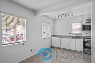 2110 Bacon St in San Diego, CA - Building Photo - Building Photo