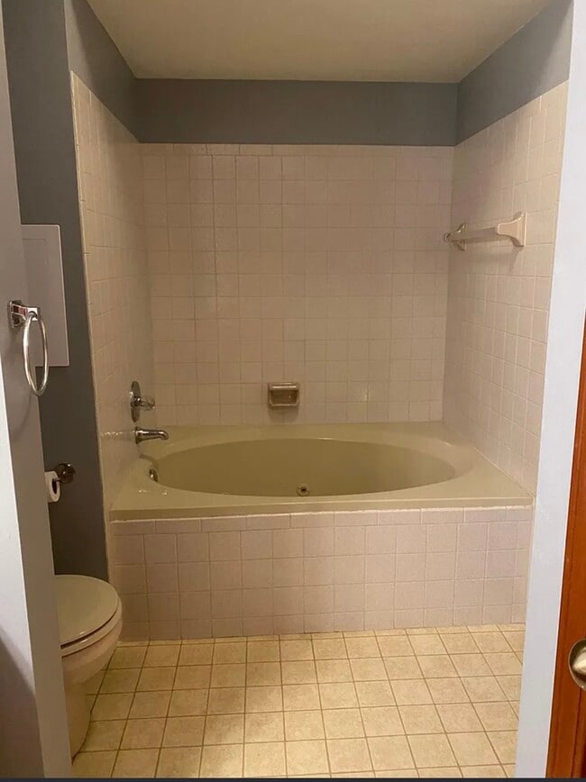 773 Kenmare Pkwy in Crown Point, IN - Foto de edificio - Building Photo