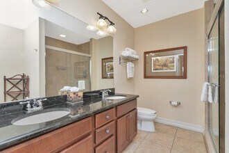 13941 Clubhouse Dr in Tampa, FL - Building Photo - Building Photo