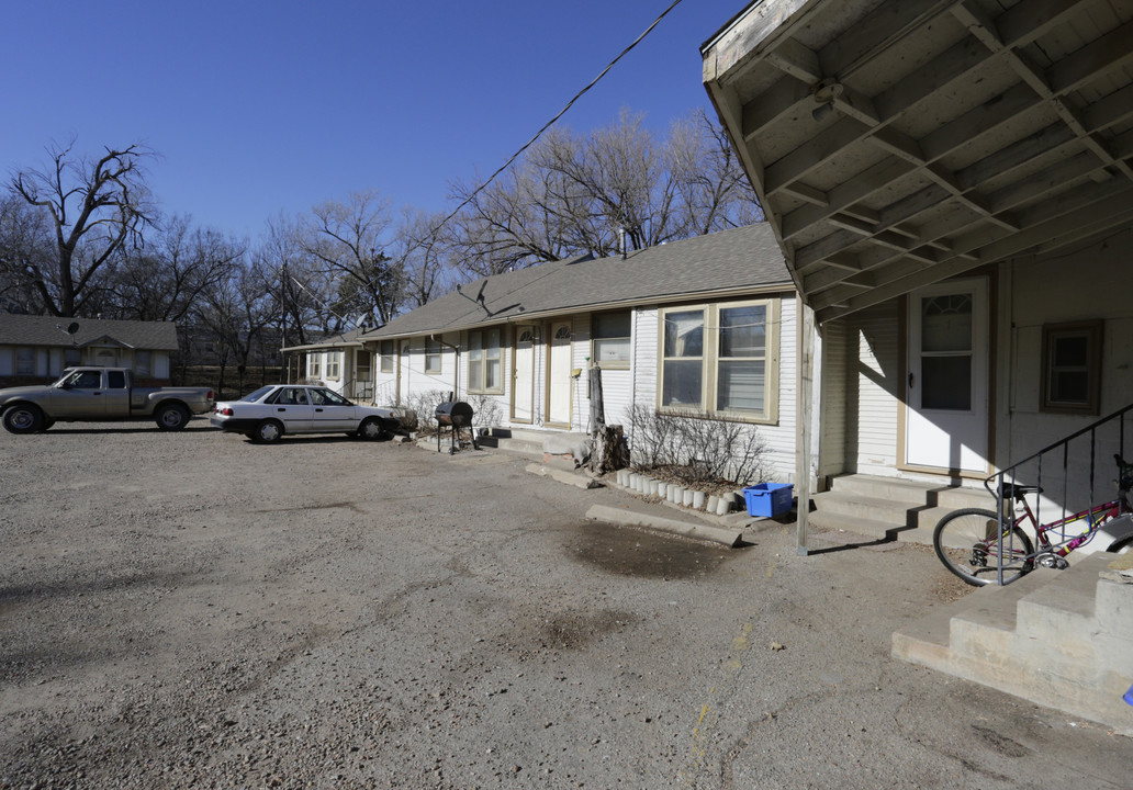 407 S Kansas Ave in Newton, KS - Foto de edificio