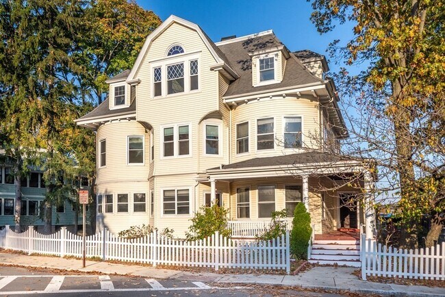 384 Arborway, Unit 1