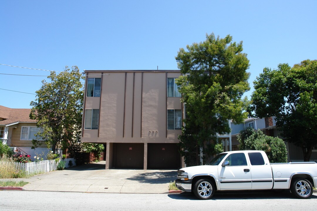 525 Walnut St in San Carlos, CA - Foto de edificio