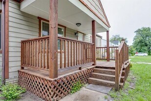 516 E Rickenbacker Dr in Midwest City, OK - Building Photo