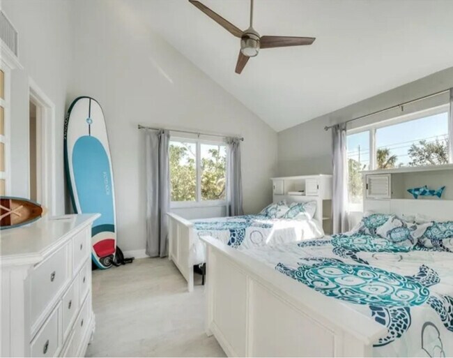 785 Rabbit Rd in Sanibel, FL - Building Photo - Building Photo