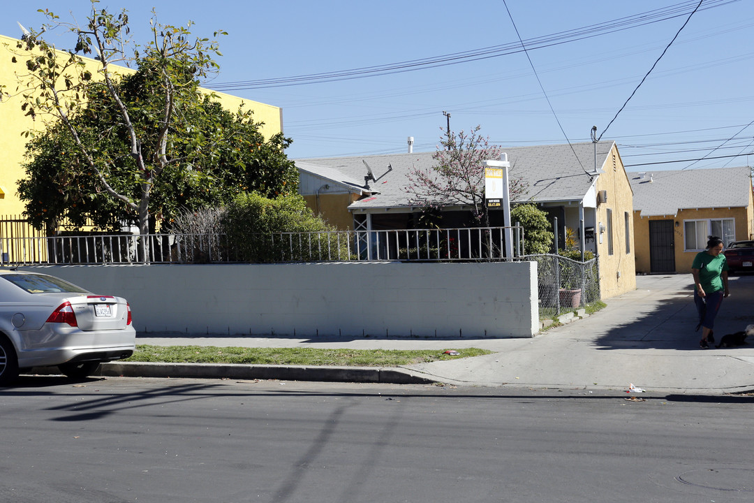 6900-6902 Simpson Ave in North Hollywood, CA - Building Photo