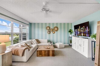 808 Cypress Blvd in Pompano Beach, FL - Building Photo - Building Photo