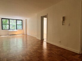 333 E 49th St, Unit 1H in New York, NY - Building Photo