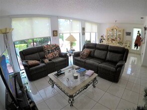 9968 Costa del Sol Blvd in Doral, FL - Building Photo - Building Photo