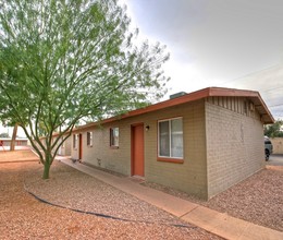 Gran Jardin Apartments in Phoenix, AZ - Building Photo - Building Photo