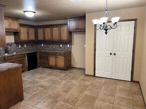2716 Valley View Dr in Chickasha, OK - Building Photo - Building Photo