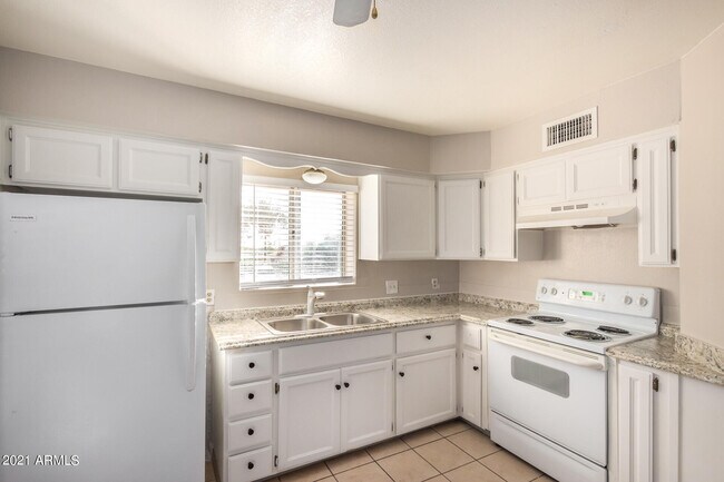 11002 N 15th Ave-Unit -3 in Phoenix, AZ - Building Photo - Building Photo