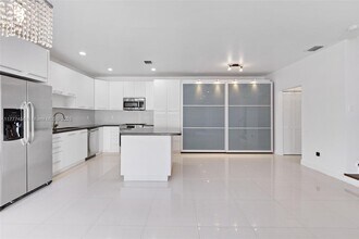 924 Doveplum Ct in Hollywood, FL - Building Photo - Building Photo
