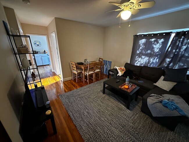 61 Selkirk Rd, Unit 3 in Boston, MA - Building Photo - Building Photo