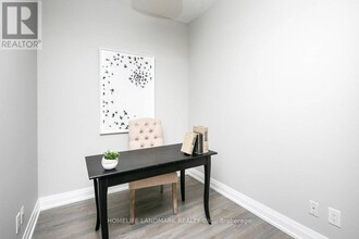 7165-7165 Yonge St in Vaughan, ON - Building Photo - Building Photo
