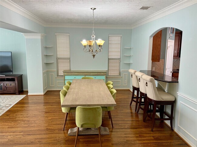 property at 3410 Skyline Village Dr