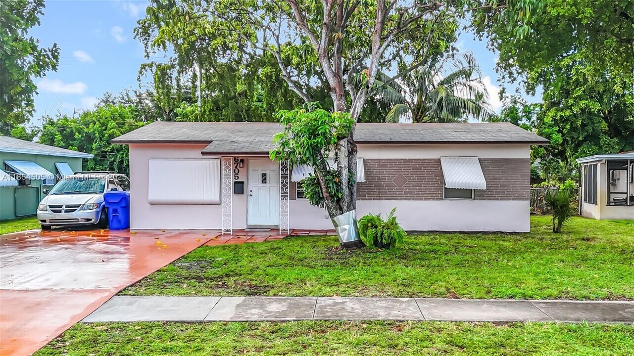 6705 Raleigh St in Hollywood, FL - Building Photo