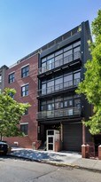 390 S 2nd St in Brooklyn, NY - Building Photo