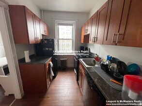 77 Chiswick Rd, Unit 12A in Boston, MA - Foto de edificio - Building Photo