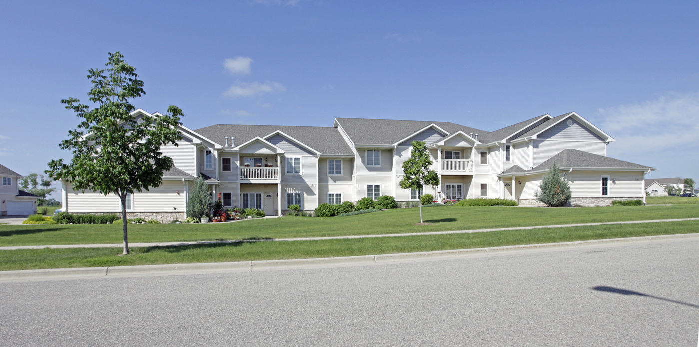 Southwind Prairie Apartments in Lake Geneva, WI - Foto de edificio