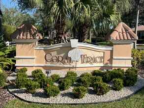 2484 N Coral Trace Cir in Delray Beach, FL - Building Photo - Building Photo