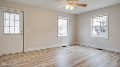 3318 Van Winkle Dr in Louisville, KY - Building Photo - Building Photo