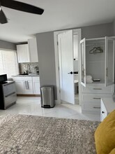 3163 NW 29th St, Unit 3163 A in Miami, FL - Foto de edificio - Building Photo