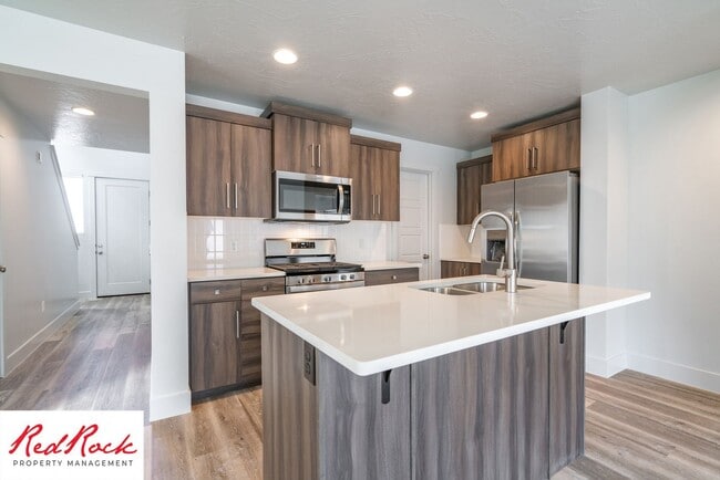 4096 Cerro Wy in Saint George, UT - Building Photo - Building Photo