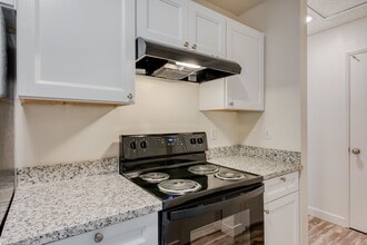 Michael Manor Apartments in Portland, OR - Foto de edificio - Building Photo