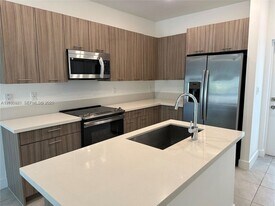 8265 NW 41st St in Doral, FL - Building Photo