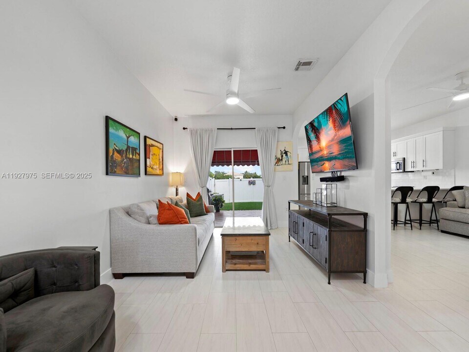 12881 SW 49th Ct in Miramar, FL - Building Photo