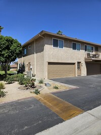 72745 Willow St in Palm Desert, CA - Foto de edificio - Building Photo