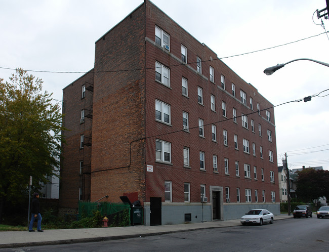 28 Purser Pl in Yonkers, NY - Building Photo - Building Photo