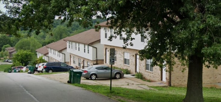 1003 Miller Rd in Imperial, MO - Foto de edificio